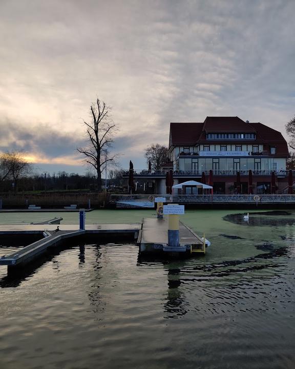 Villa am See - Klubhaus & Hafen